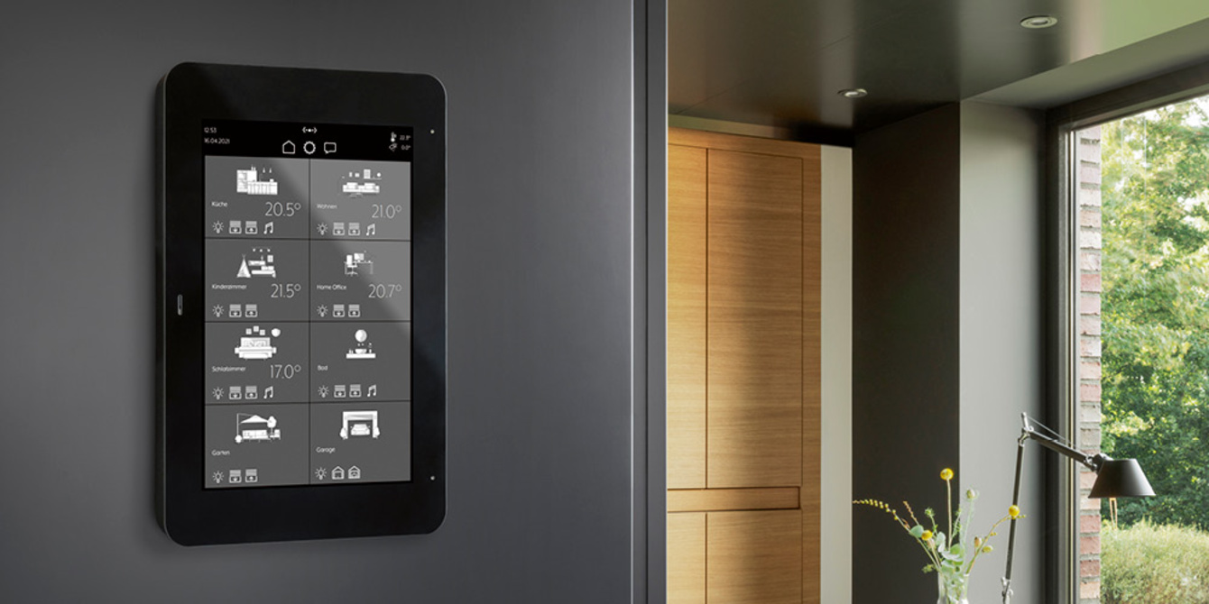 JUNG Smart Panel 8 bei SES Schleusinger Elektro-Service GmbH in Schleusingen