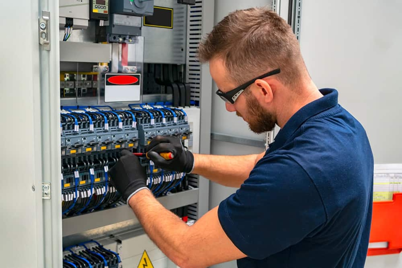 Elektroniker für Energie- und Gebäudetechnik (m/w/d) bei SES Schleusinger Elektro-Service GmbH in Schleusingen